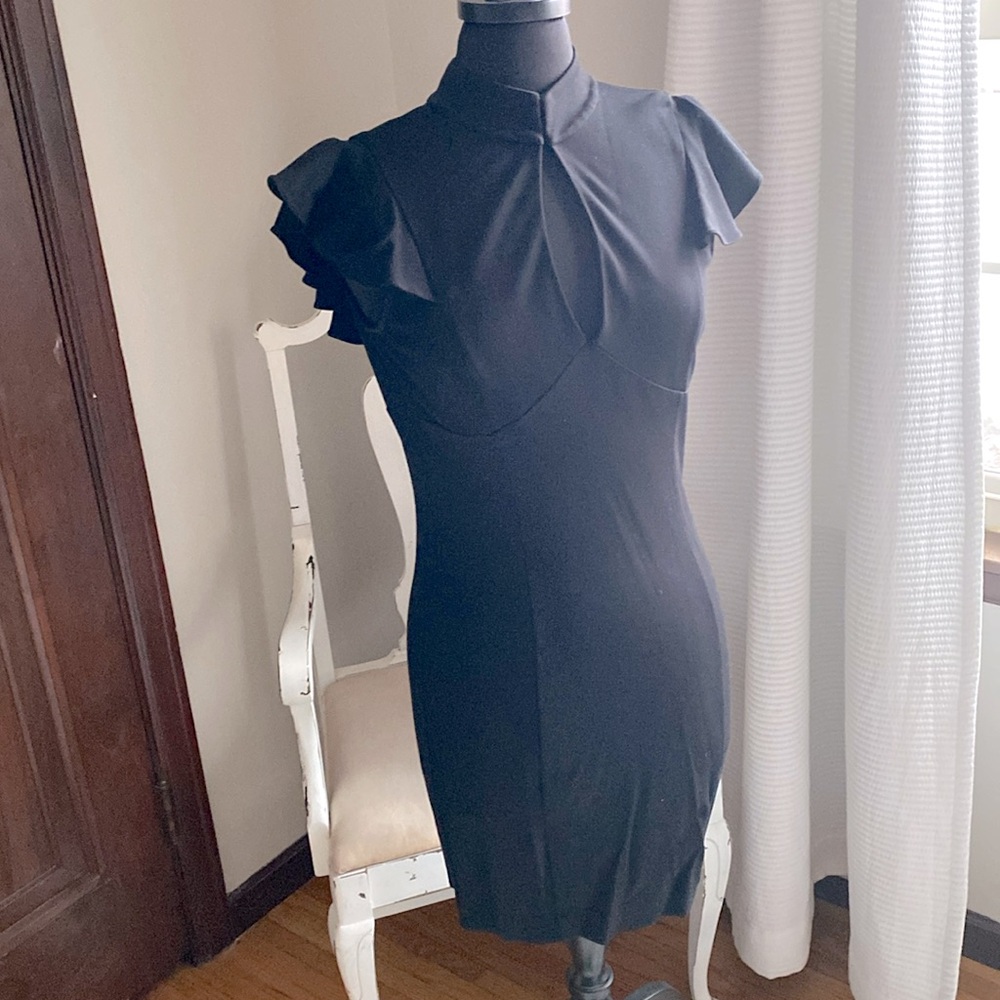 Bebe black dress with keyhole front